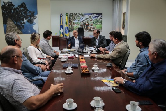 Reunião em que o projeto de instalação da Rondônia Alimentos  foi apresentado ao governador