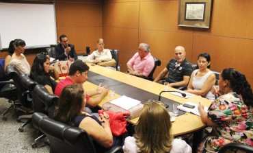 Comissão recebeu explicações sobre a situação da Escola Brasília durante reunião com a secretária adjunta, Marionete Sana