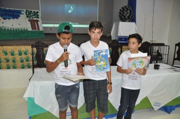 Alunos do ensino fundamental e médio da Escola Capitão Silvio Luiz apresentaram trabalhos ecológico durante o 1º Simpósio do Meio Ambiente