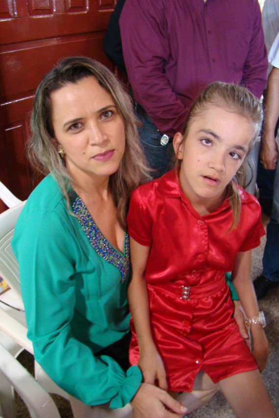 Rosimeire Leite Grazilio e a filha Anna Vitória, aluna do Cenape desde os três meses de idade