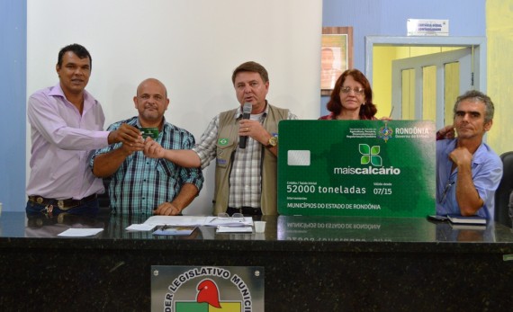 Solenidade de entrega foi feita na Câmara Municipal de Cujubim
