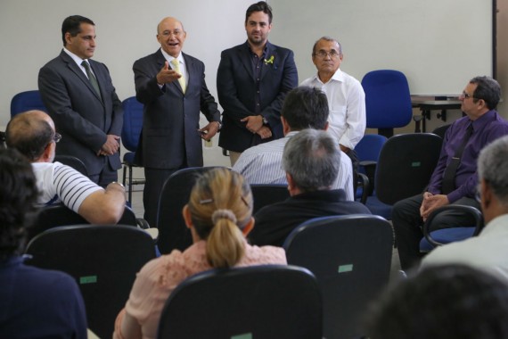 Confúcio Moura elogia peritos criminais de Rondônia