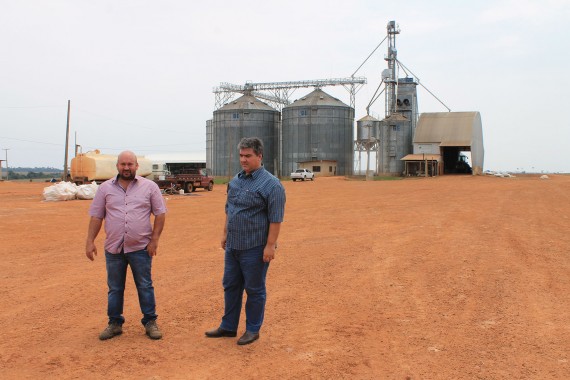 Adelmo Nunes, o Cadão, e  Carlos Renato  afirma que sem a melhoria das estradas não haveria investimentos na agropecuária 