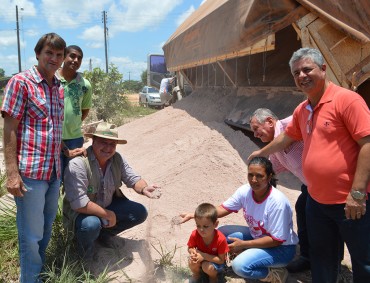 Calcário foi entregue aos agricultores familiares de Pacarana