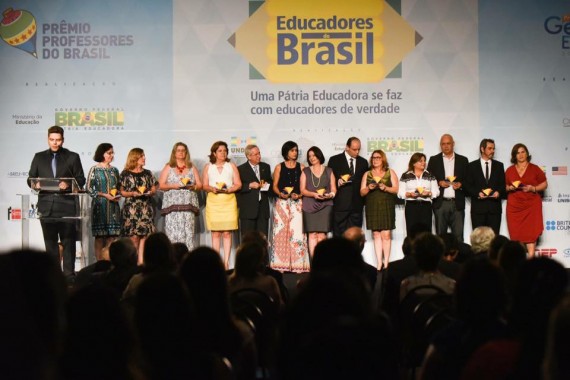 Secretária Fátima Gavioli entregou premiação à escola vencedora do Estado de Sergipe
