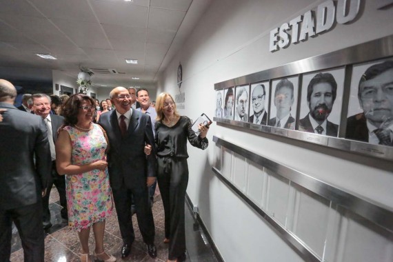 Confúcio Moura inaugura a galeria de fotografias dos ex-governadores
