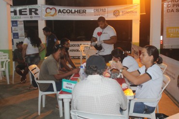 Equipe da Sepoado e parceiros prestaram assistência social na Praça da Vitória