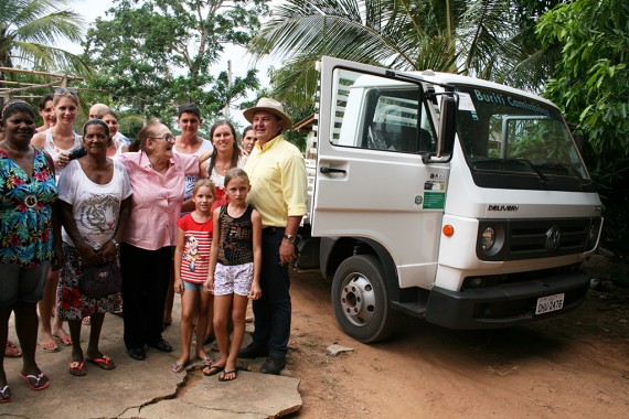 Caminhão transportará grãos, adubo e gado