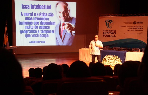 Luciano Pires foi o primeiro palestrante do evento