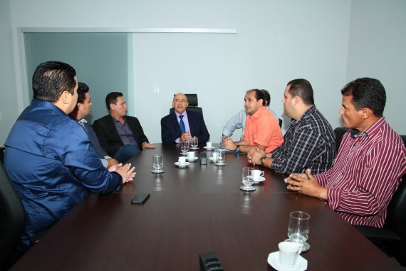 Situação da Santa Casa de Misericórdia de Ji-Paraná é discutida com o governador.