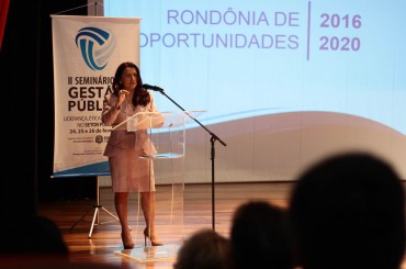 Rosana Vieira, Superintendente da SEAE, apresentou o plano Rondônia de Oportunidades 2016-2020 