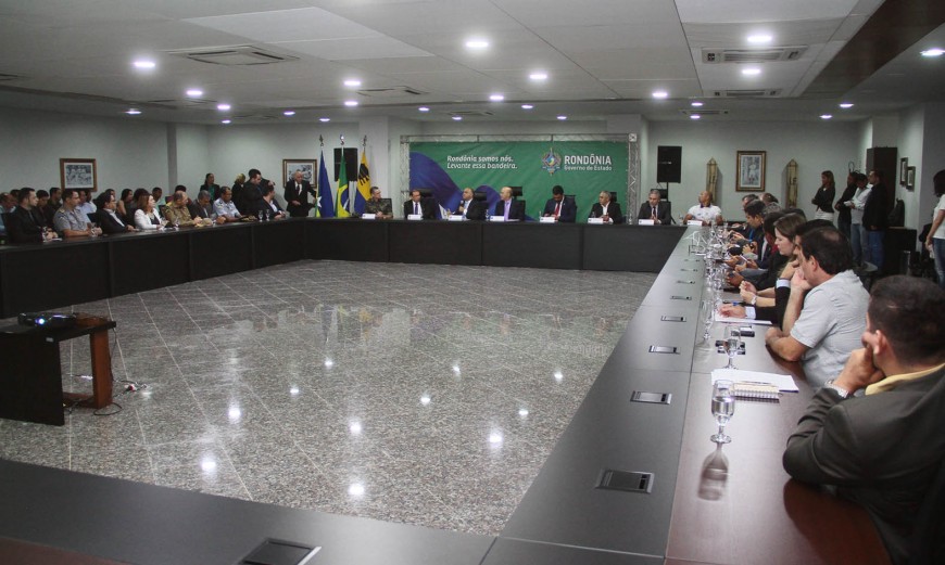 Reunião sobre o revezamento da Tocha Olímpica foi realizada no auditório da governadoria