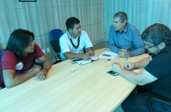 Superintendente Rodnei Paes recebeu do vereador Arão, de Guajará-Mirim, a sugestão para os jogos indígenas