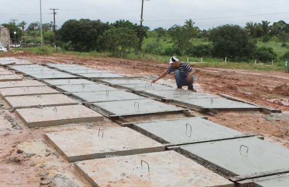 Mais de 1.200 tampas de concreto já foram produzidas em menos de três meses. 