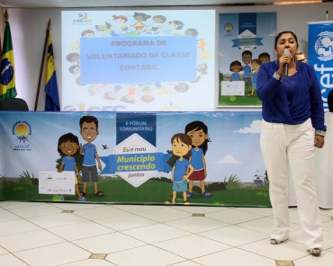 Contadora Gleiniria Batista ministra palestra sobre o projeto Funcriança