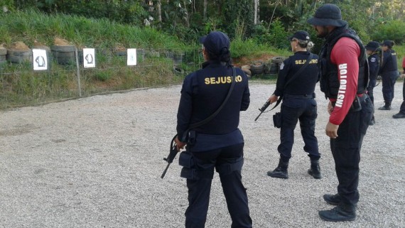 A parte prática do curso foi realizada no estande de tiro da Penitenciária Federal de Porto Velho.