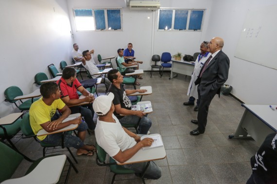 Aula sobre construção civil com o instrutor José Luiz: do orçamento à entrega das chaves