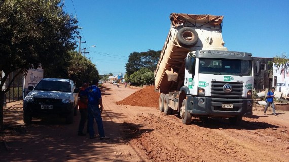 A equipe do DER retomou o asfaltamento na última segunda-feira (27)