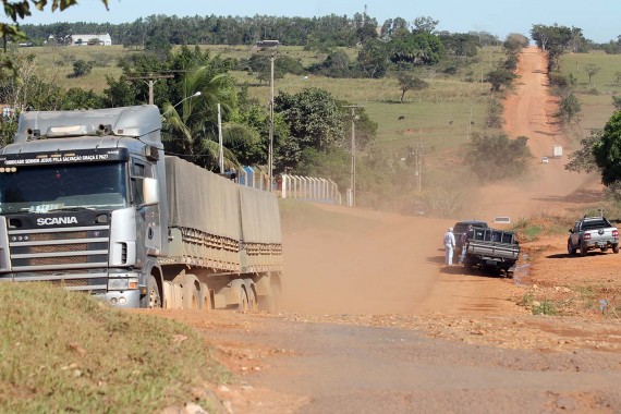A rodovia é responsável pelo escoamento de grande parte da grãos na região