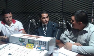 Reis em entrevista aos radialistas Carlos Venâncio e Douglas Mendonça