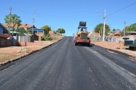 Santa Luzia recebe 6 km de asfalto pelo Projeto Asfalto Bom