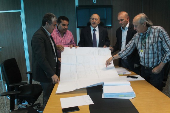 Governador confere o projeto de asfaltamento de 8,5 quilômetros de ruas no Distrito Industrial
