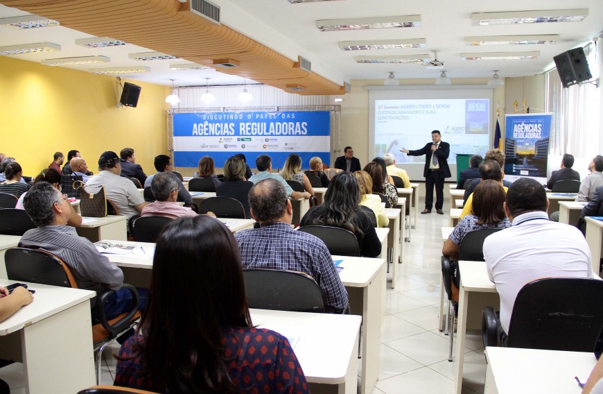 Para um auditório lotado Marcelo Henrique sobre a regulação em Rondônia e suas perspectivas futuras