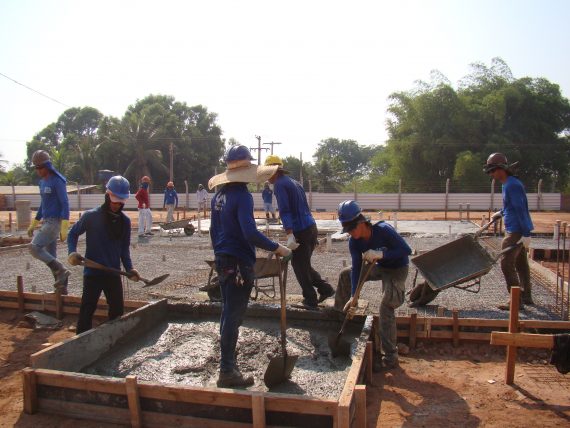 Mais de 80 homens trabalham diariamente nas obras em Cacoal