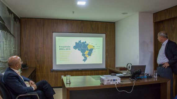 Presidente do ICE, Marcos Magalhães, apresenta programa educacional ao governador Confúcio Moura