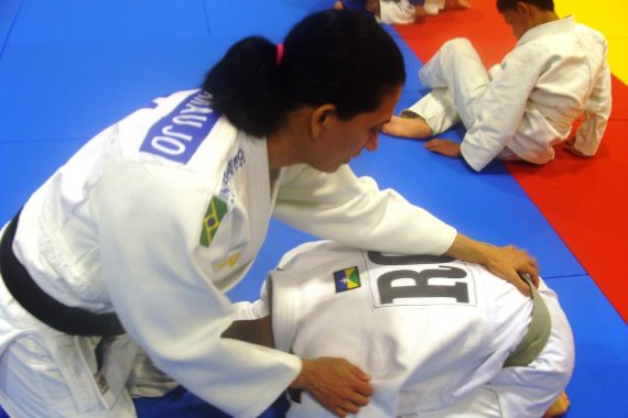A campeã brasileira, Lúcia Araújo com Luca Eduardo, aluno-atleta de Rondônia