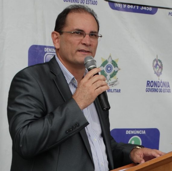 O vice-governador Daniel Pereira agradeceu a cada uma das pessoas, que ao longo do ano de 2016, trabalharam pela segurança pública do Estado. 