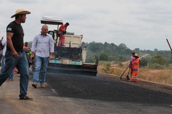 Ezequiel Neiva citou o asfaltamento do anel viário de Ji-Paraná como uma das obras mais importantes do governo 