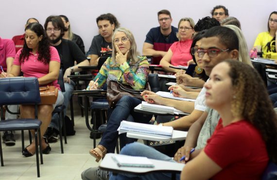 Distribuídos em salas do Hotel Rondon, professores são motivados para o Ensino Integral