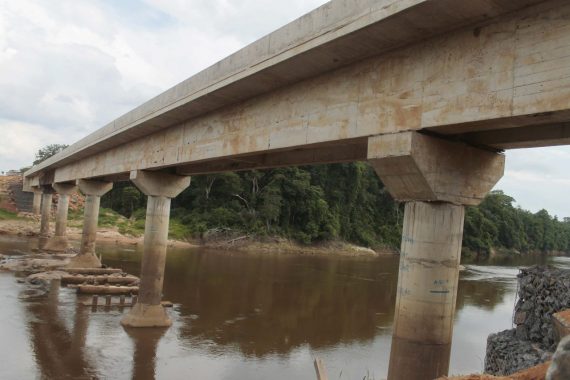 Ponte de concreto, no município de Jaru, inaugurada em novembro de 2016
