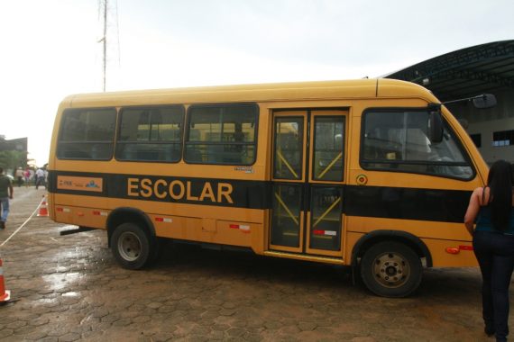 Ônibus escolares