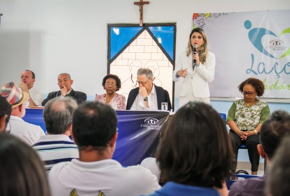 Superintendente da Sepoad, Isis Queiroz reafirmou parceria do governo com a Associação Casa Família Rosetta