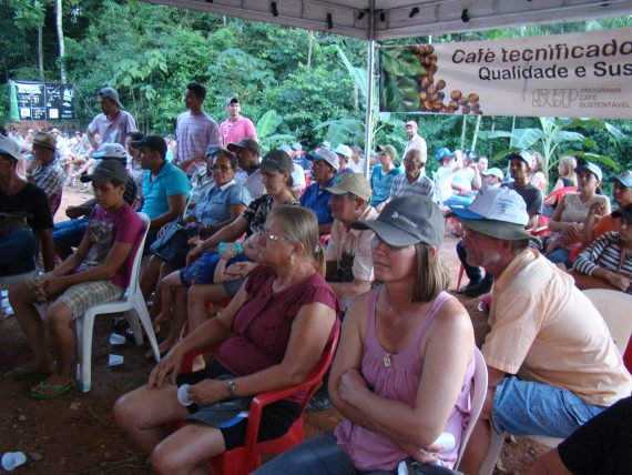 Aproximadamente 350 pessoas participaram do Dia de Campo sobre Café Clonal, realizado pelo Governo de Rondônia em Cacoal