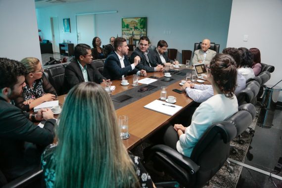 O govarnador Confúcio Moura durante reunião com dirigentes da Movimento Brasil Competitivo (MBC)