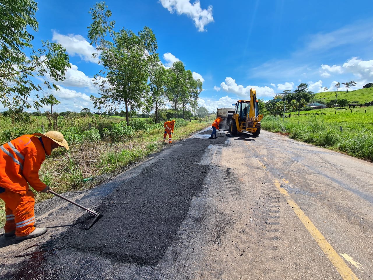 Estradas Transportes Serviços Públicos Der Avança Nos Serviços De Manutenção Da Ro 383 0966