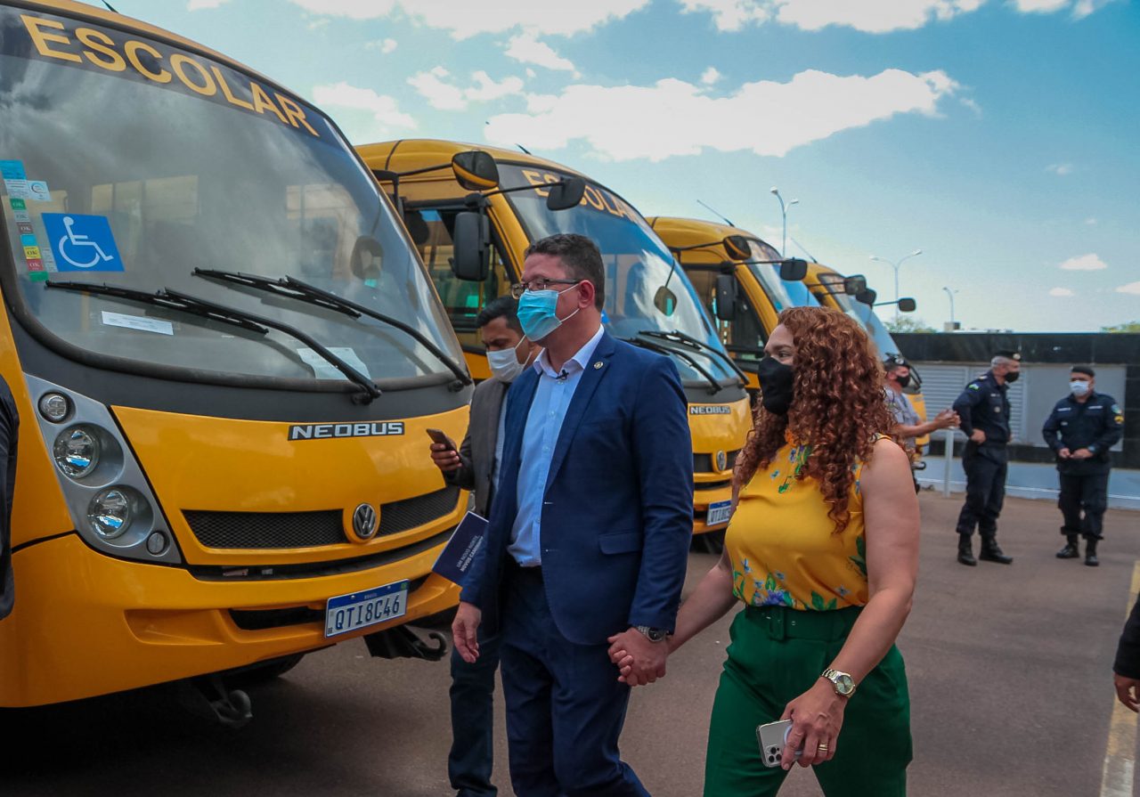 Educação - Governo de Rondônia entrega 25 ônibus escolares para atender  escolas estaduais e municipais do Estado - Governo do Estado de Rondônia -  Governo do Estado de Rondônia