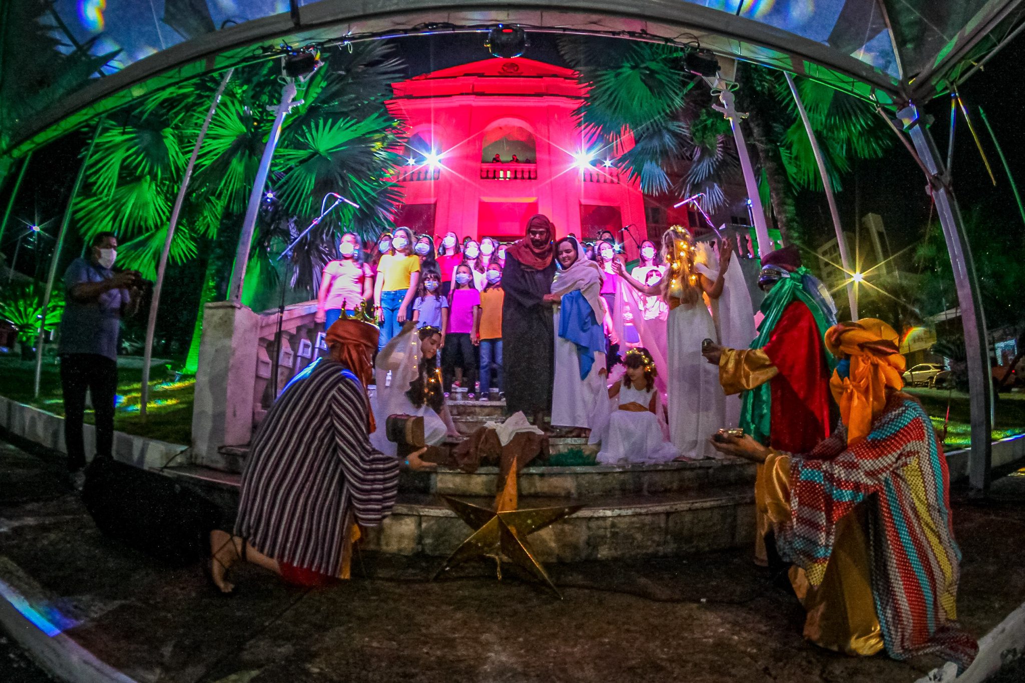 Cantata de Natal emociona público presente durante apresentação nas escadarias do Museu da Cantata de Natal emociona público presente durante apresentação nas escadarias do Museu da