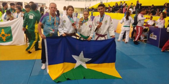 Judô primaverense conquista duas medalhas nos Jogos Escolares Brasileiros  (JEB's) em Brasília - Notícias - Prefeitura Municipal de Primavera do Leste