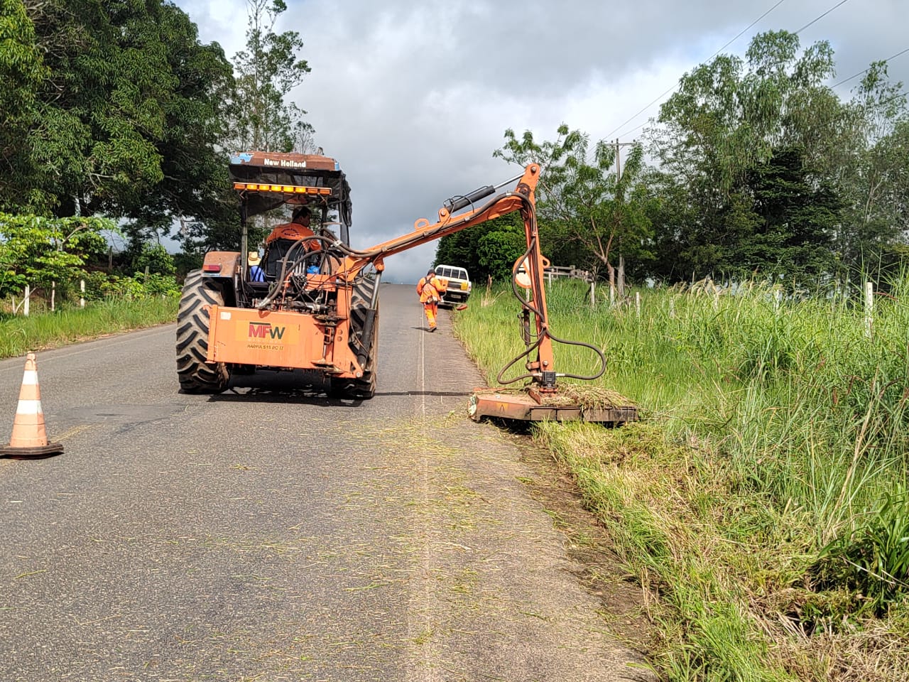 Estradas Transportes Serviços Públicos Der Realiza Serviços De Roçagem E Recuperação Nas 8314