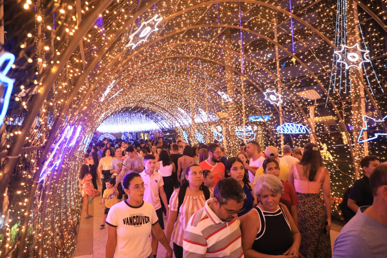 Luzes natalinas encantam a população de Rio Branco -  -  Notícias do Acre