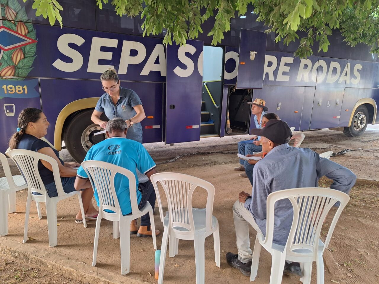Unidade móvel leva serviços e suporte técnico diretamente às comunidades