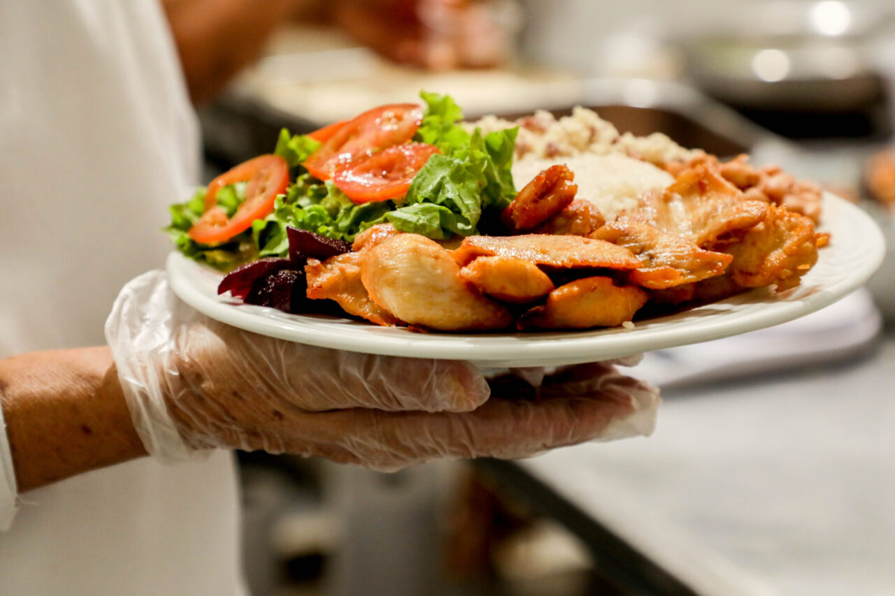 Governo de RO bate mais um recorde com 5 milhões de refeições servidas pelo Prato Fácil