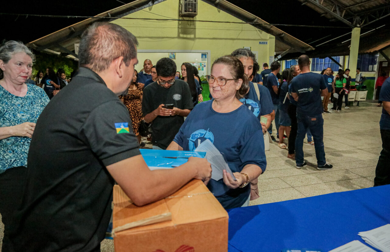 Mais de duas mil pessoas foram capacitadas e estão recebendo o kit para trabalhar