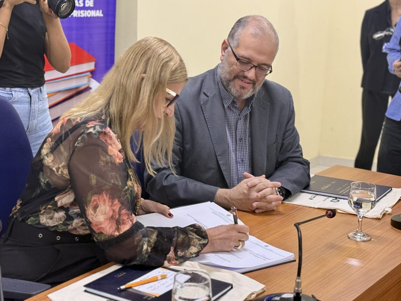 A assinatura ocorreu no auditório do Conselho Estadual de Educação, em Porto Velho
