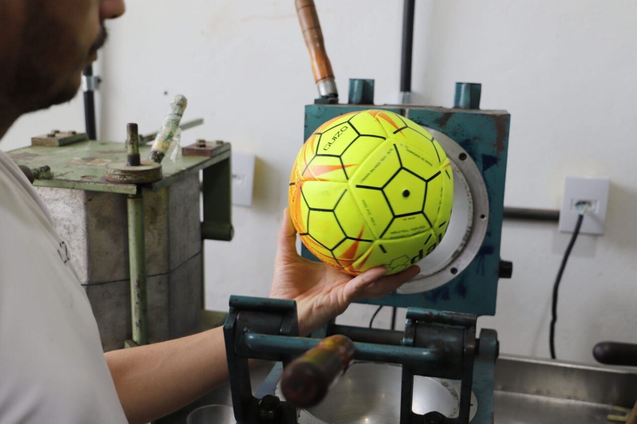 Criado em 1999, o projeto Pintando a Liberdade utiliza mão de obra reeducanda