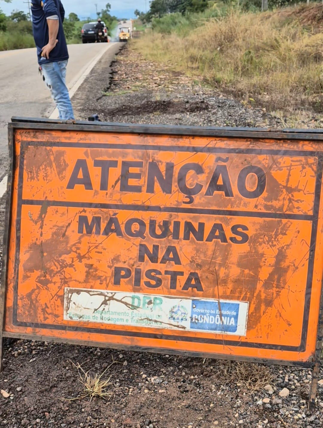 Trechos estão sinalizados para garantir segurança dos trabalhadores e usuários da rodovia